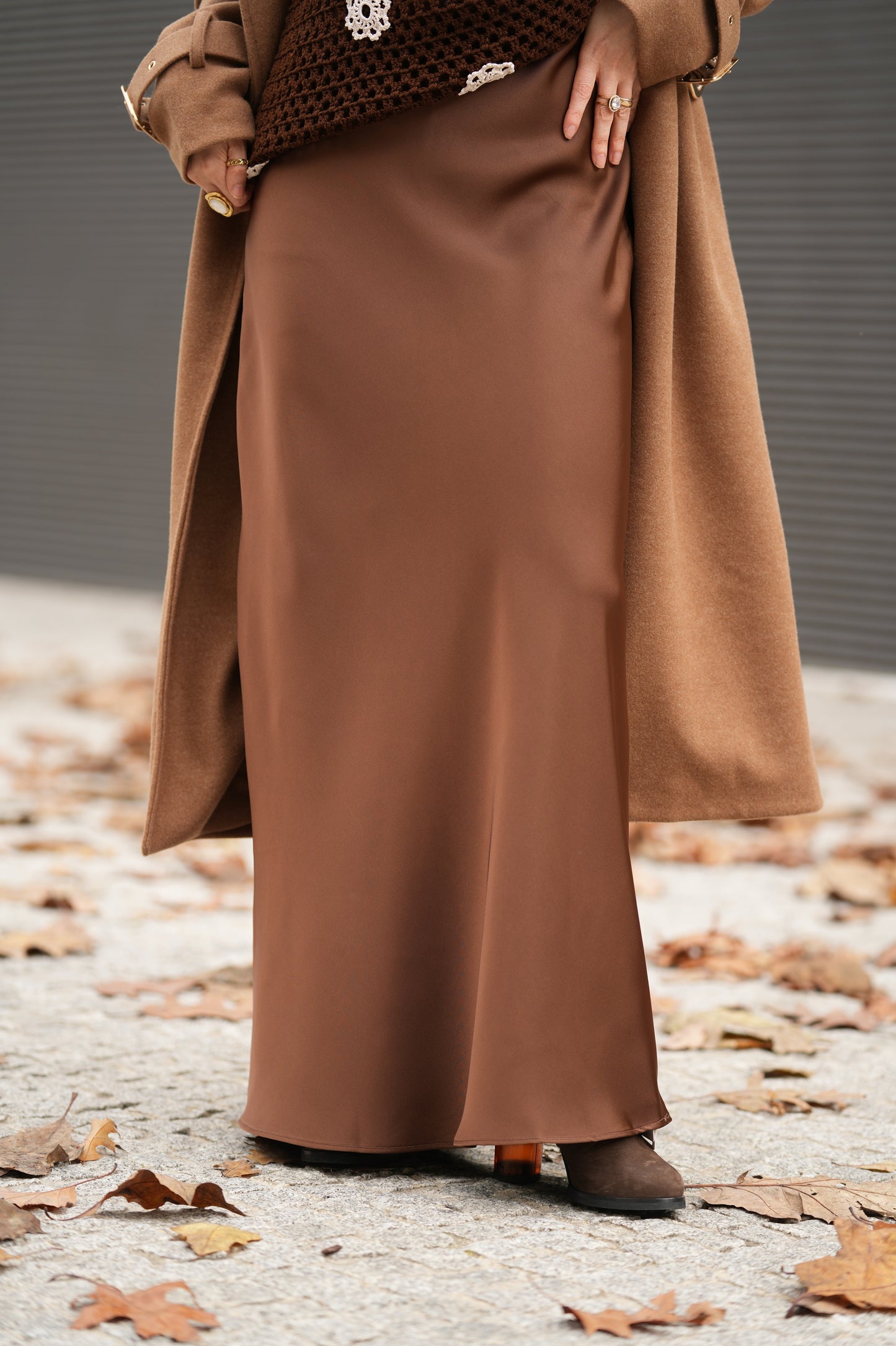 Saia acetinada castanha