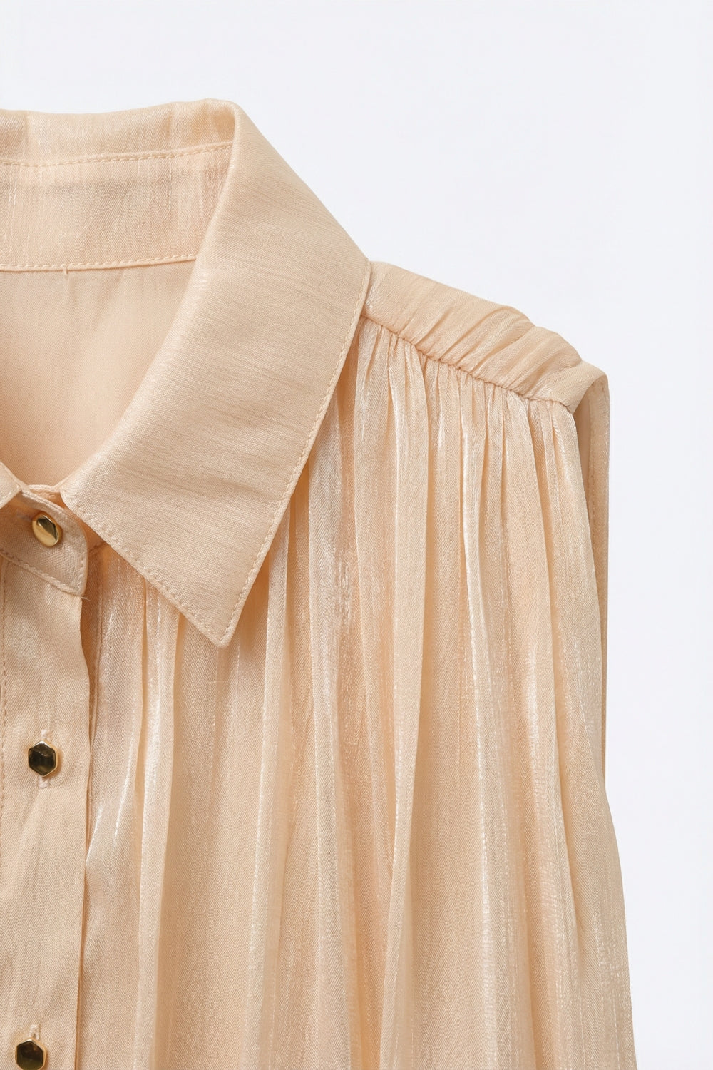 Blusa Bege com Bainha Franzida e Botões Dourados
