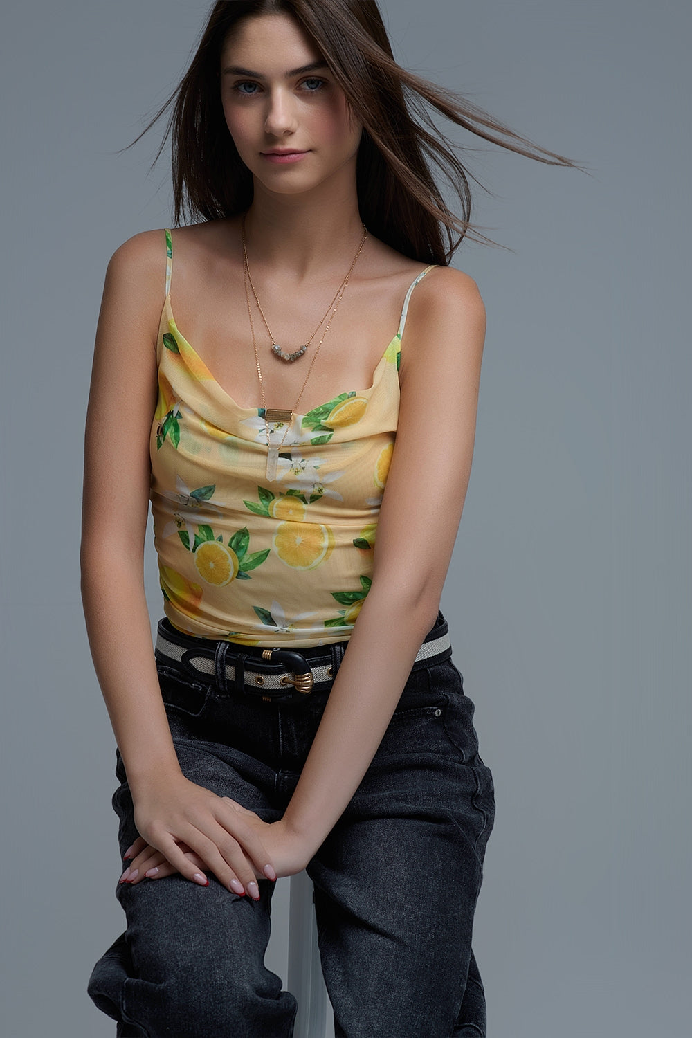 Body top amarelo com estampado de limão em tecido de malha