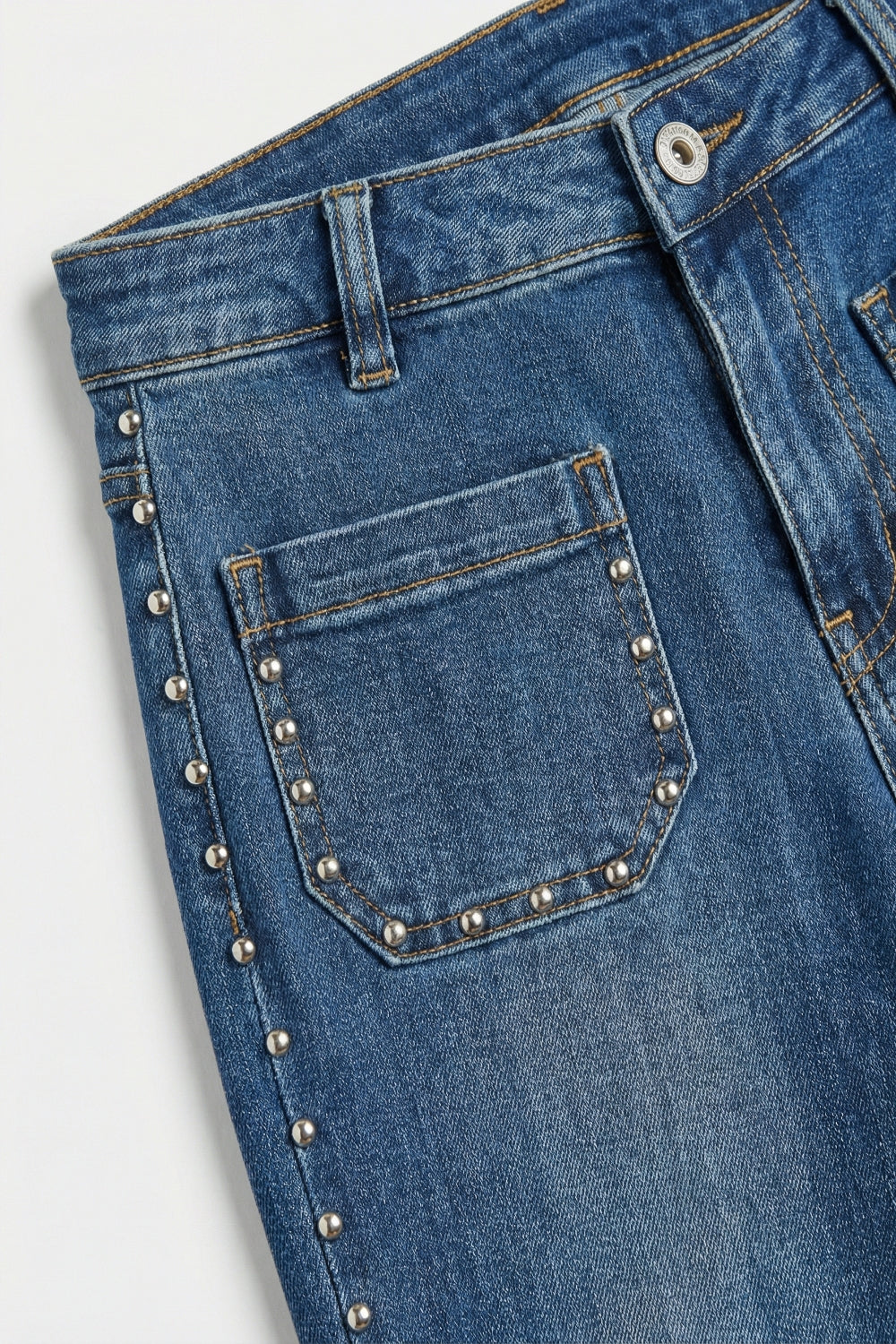 Calça Jeans Azul Médio de Perna Larga com Detalhe de Tachas Laterais