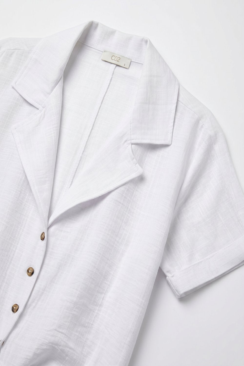 Camisa Cropped de Manga Curta com Amarração Frontal em Linho Branco