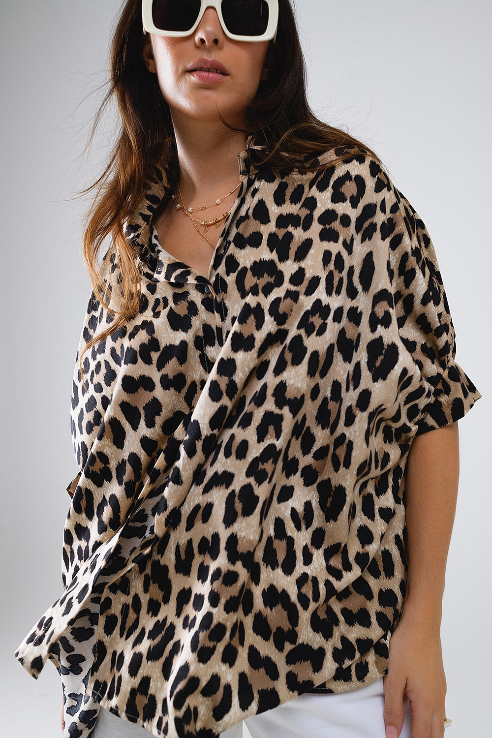 Camisa oversize com estampado leopardo e mangas 3/4