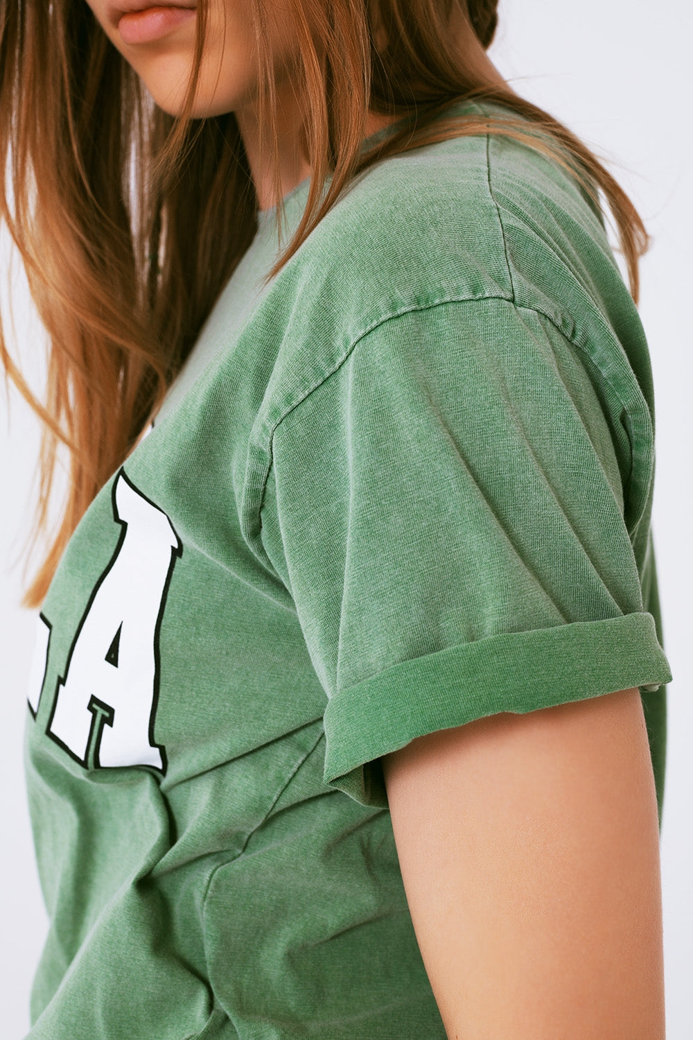 Camiseta com texto Bella em verde
