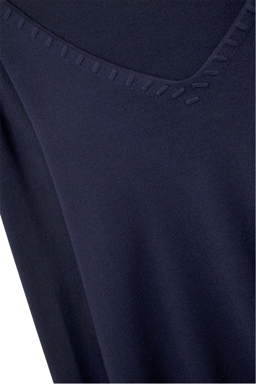 Camisola azul-marinho com decote em V