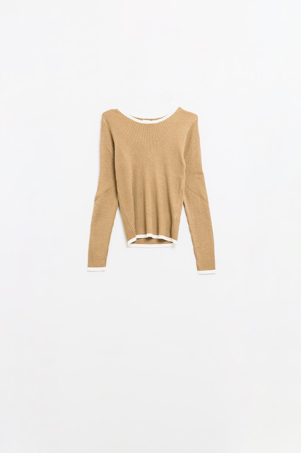 Camisola casual com nervuras em camel e pormenor de guarni�‹o branco