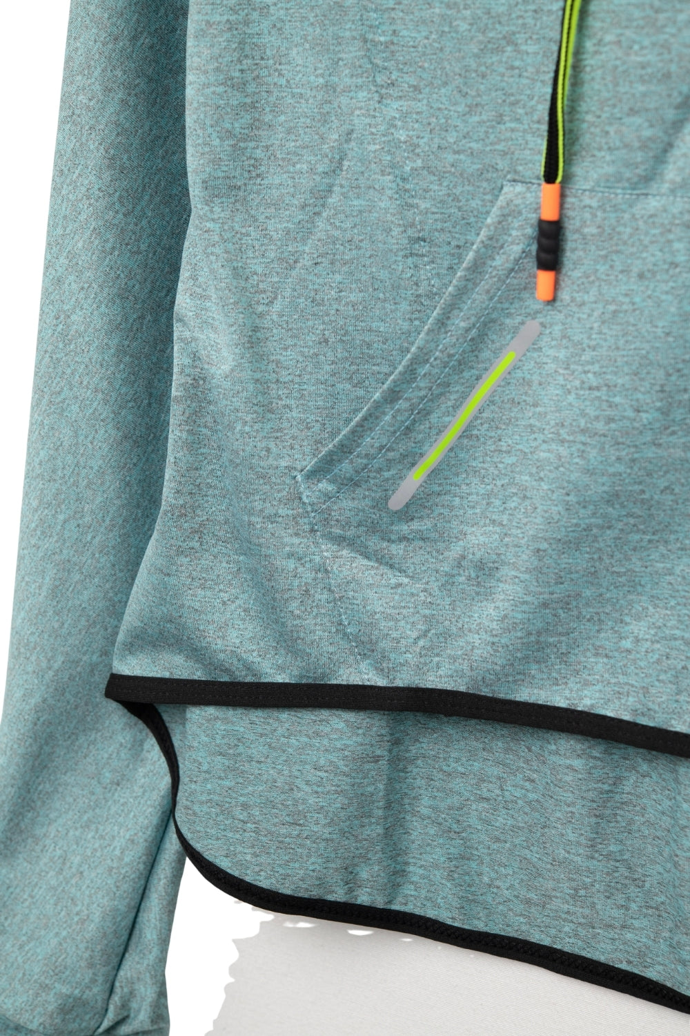 Camisola cinzento-esverdeada com pormenores de renda e fecho de correr