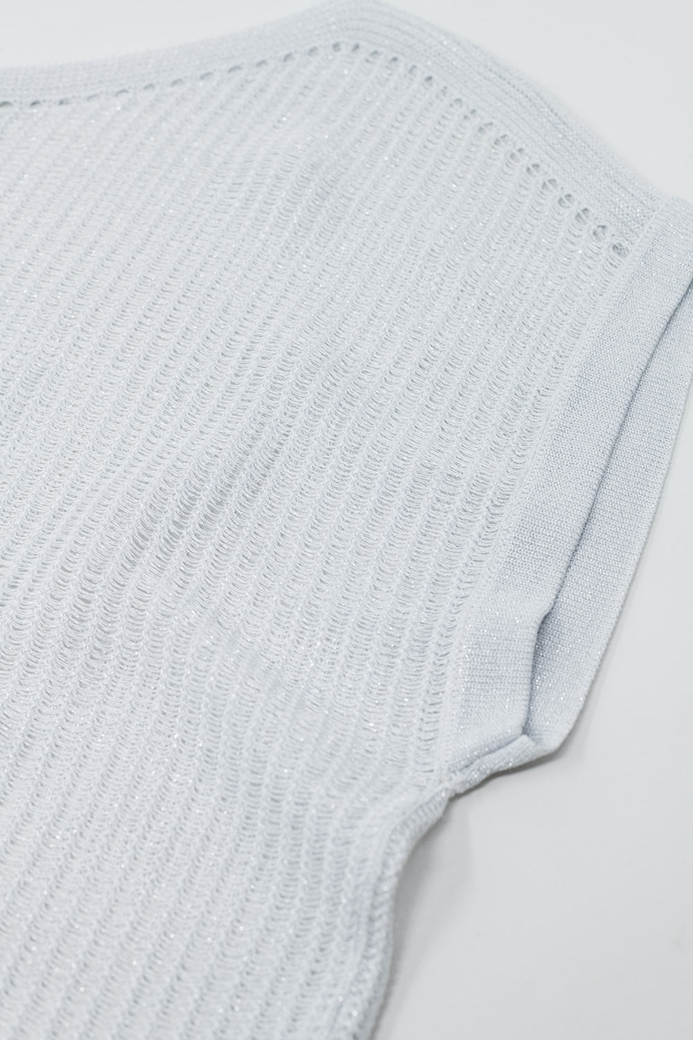 Camisola com gola redonda e mangas compridas em branco