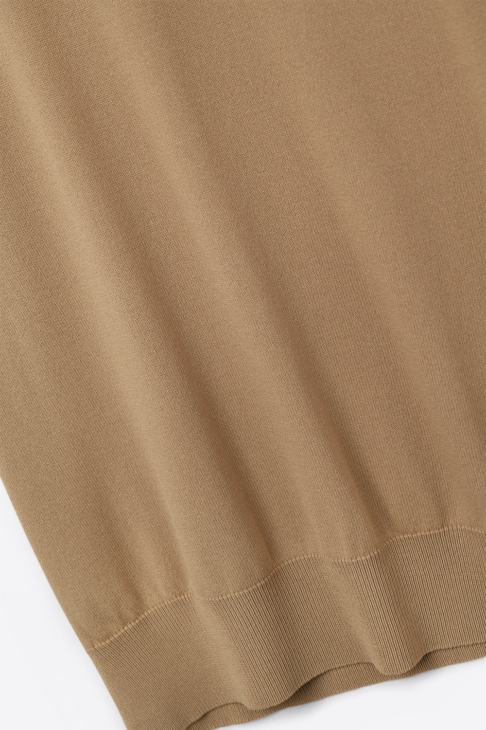 Camisola de gola alta camel com mangas curtas ajustadas