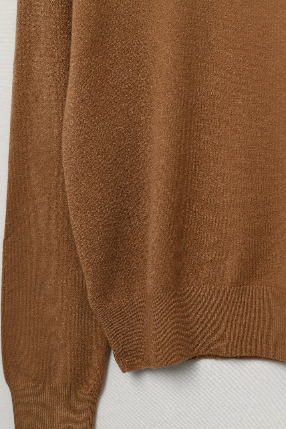 camisola de gola alta de cor camel em malha fina de l‹ merino