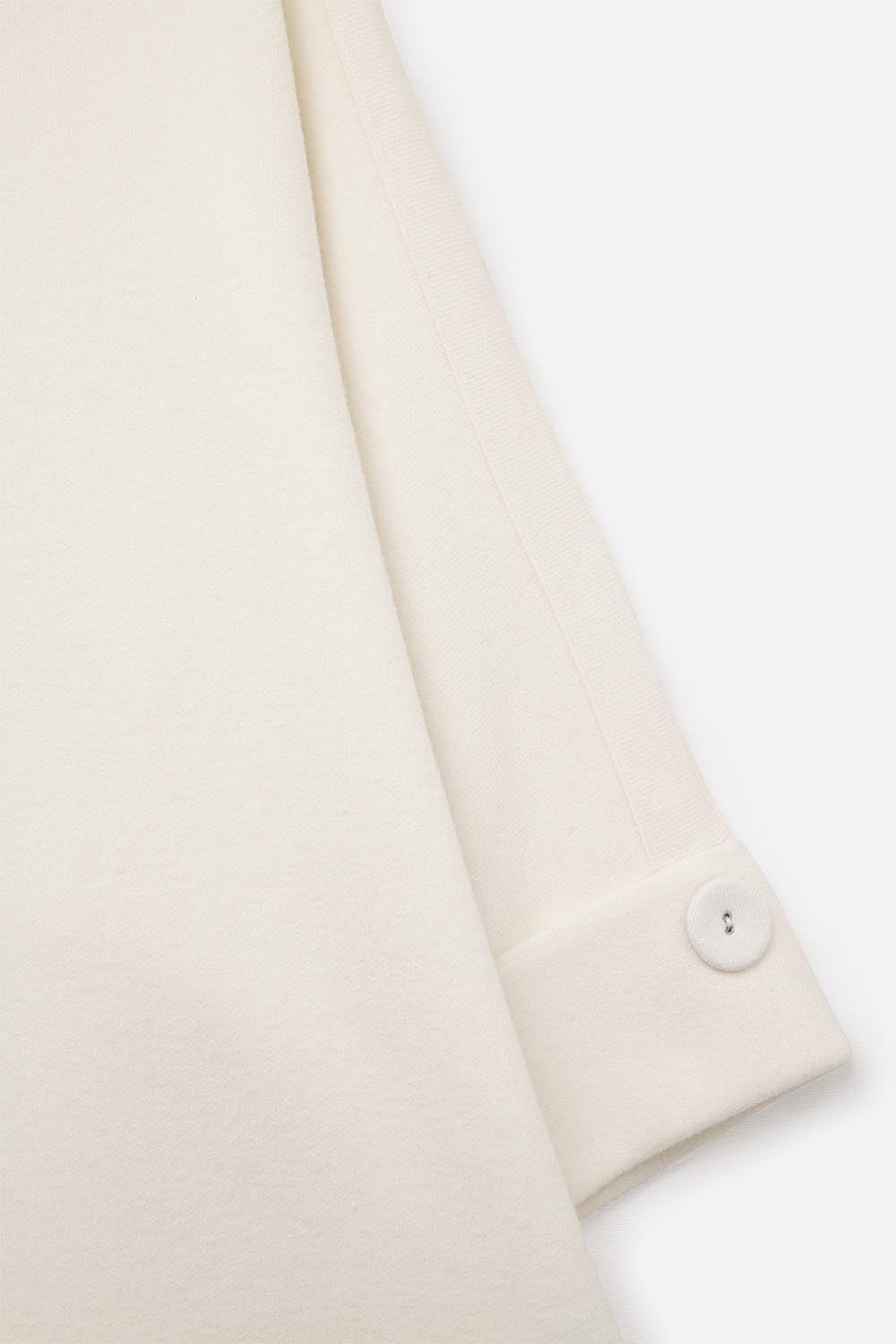 Camisola de malha branca com pormenores de bot›es