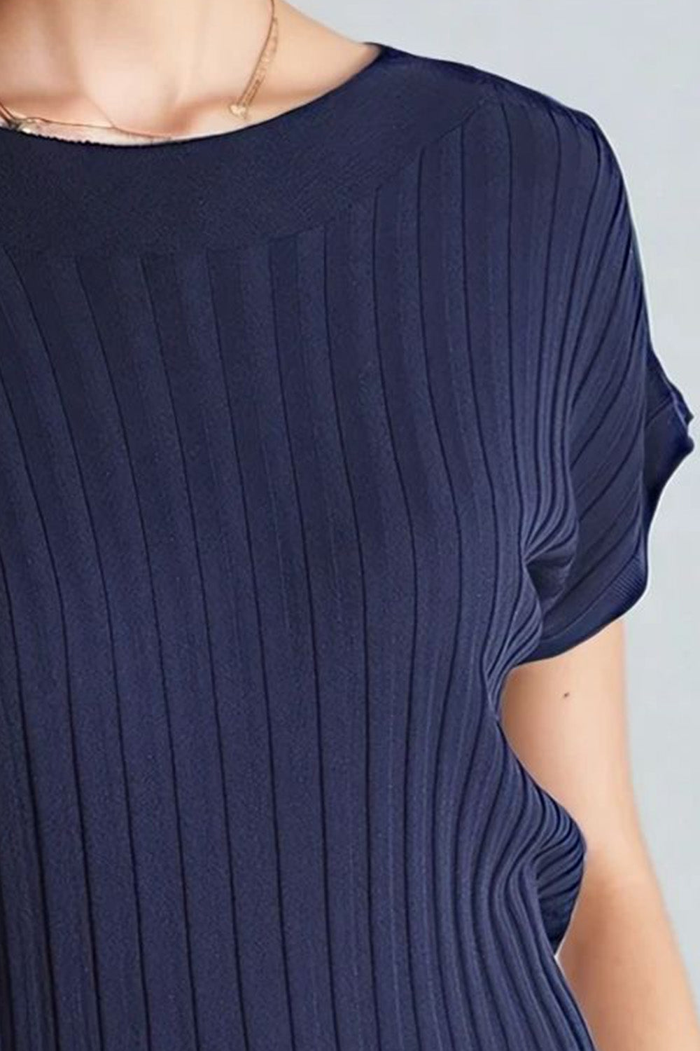 Camisola de malha canelada fina azul-marinho com gola redonda