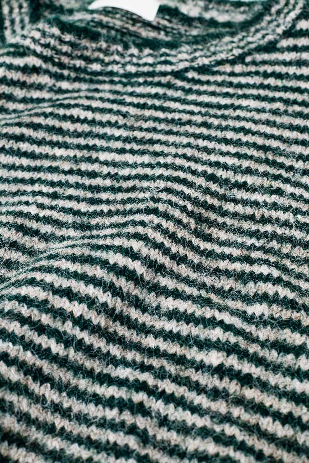 Camisola descontraída com riscas em forma de asa de morcego em malha verde e branca