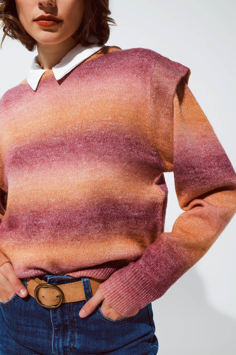 Camisola em ombre laranja e vermelho com gola redonda e pormenores nas mangas