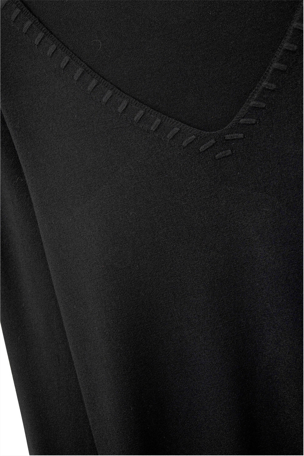 Camisola preta com decote em V