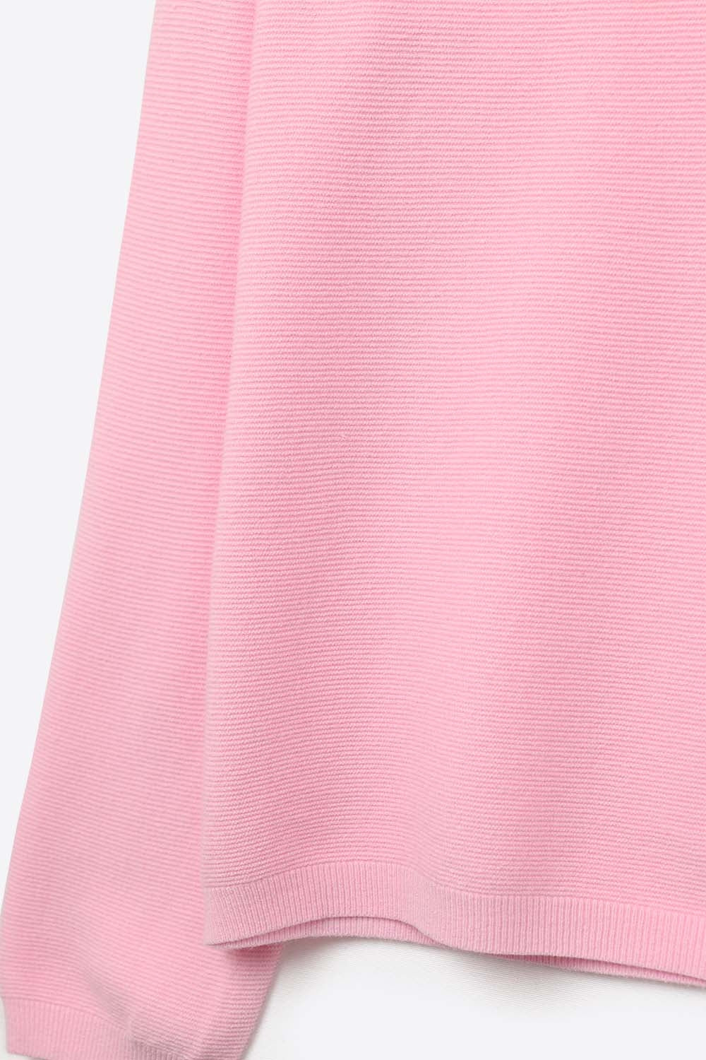 Camisola rosa de malha fina com decote em V e textura linear subtil