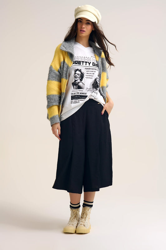 Casaco de malha com fecho de correr amarelo e riscas cinzentas