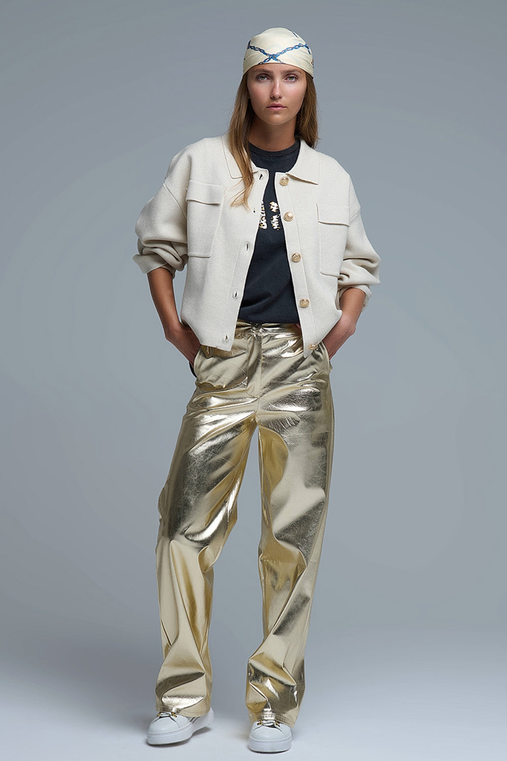 Casaco de malha formal descontraído com bolsos no peito em bege