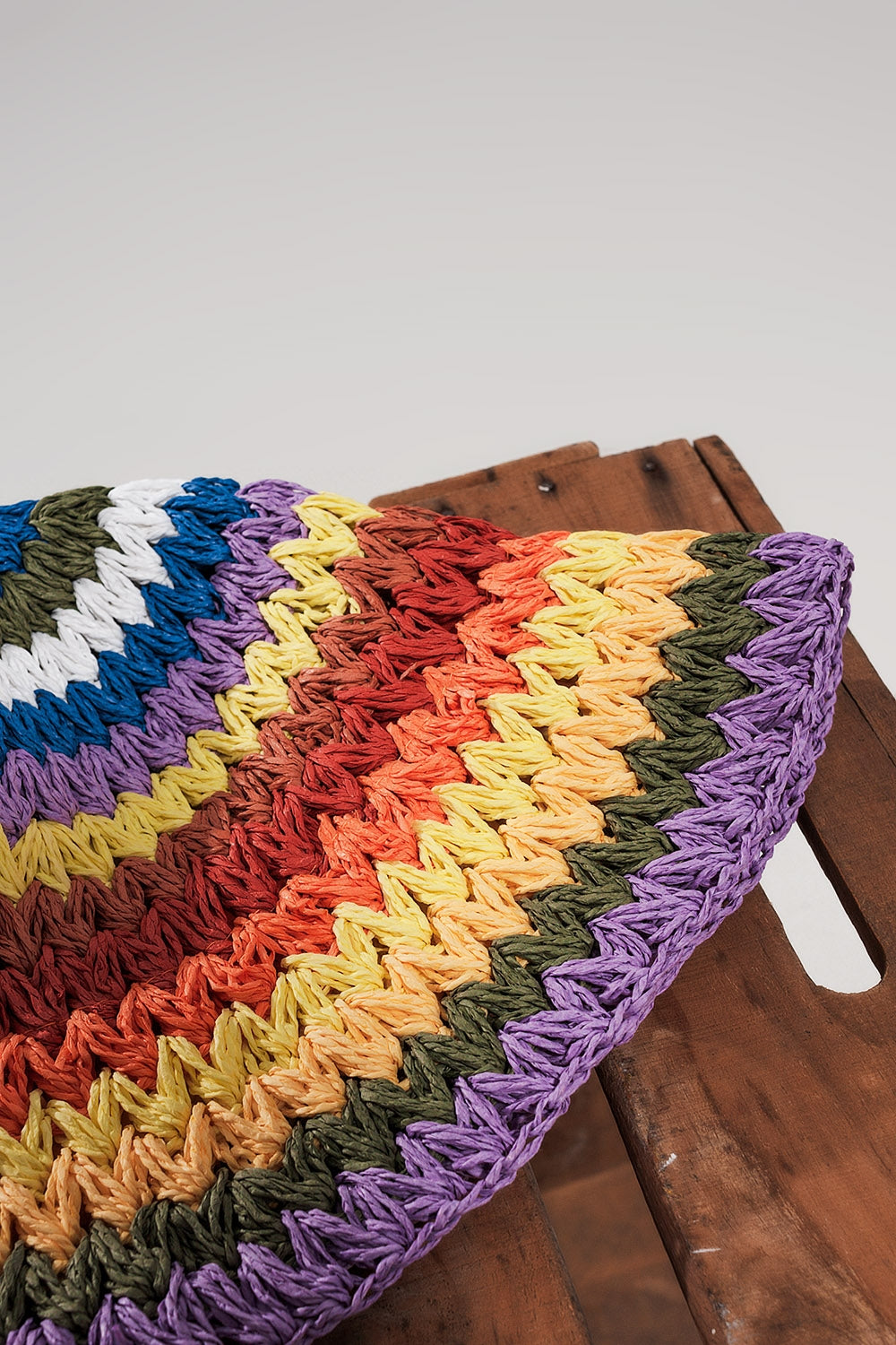 Chapéu de pescador de palha de arco íris de croché