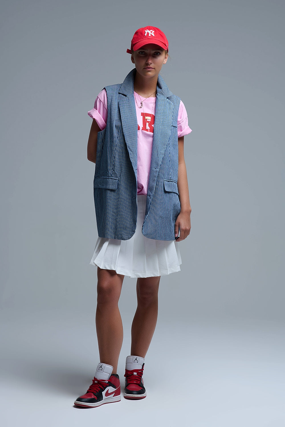 Colete comprido às riscas com gola xaile em azul e branco