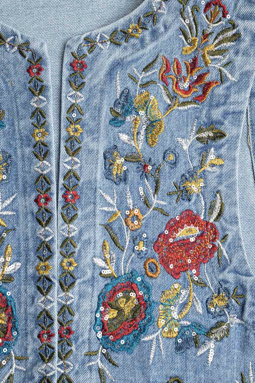 Colete de ganga com bordados florais