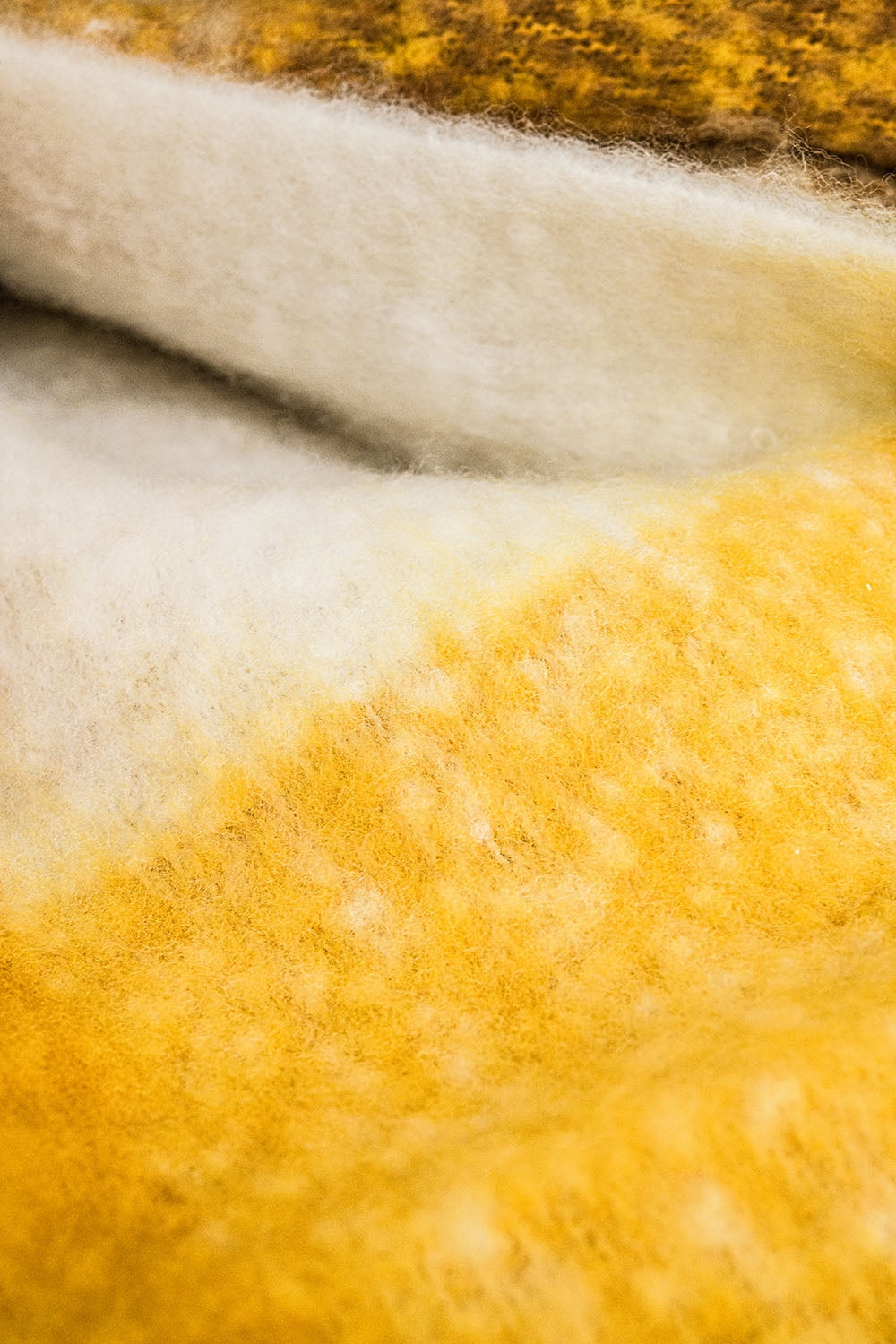 Echarpe em beige e amarelo