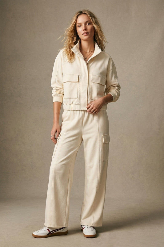 Jaqueta Bomber de Viscose Creme com Gola Alta e Bolsos Frontais de Caimento Relaxado