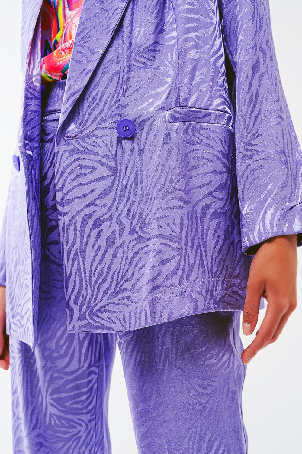 Jaqueta em roxo com impressão zebra