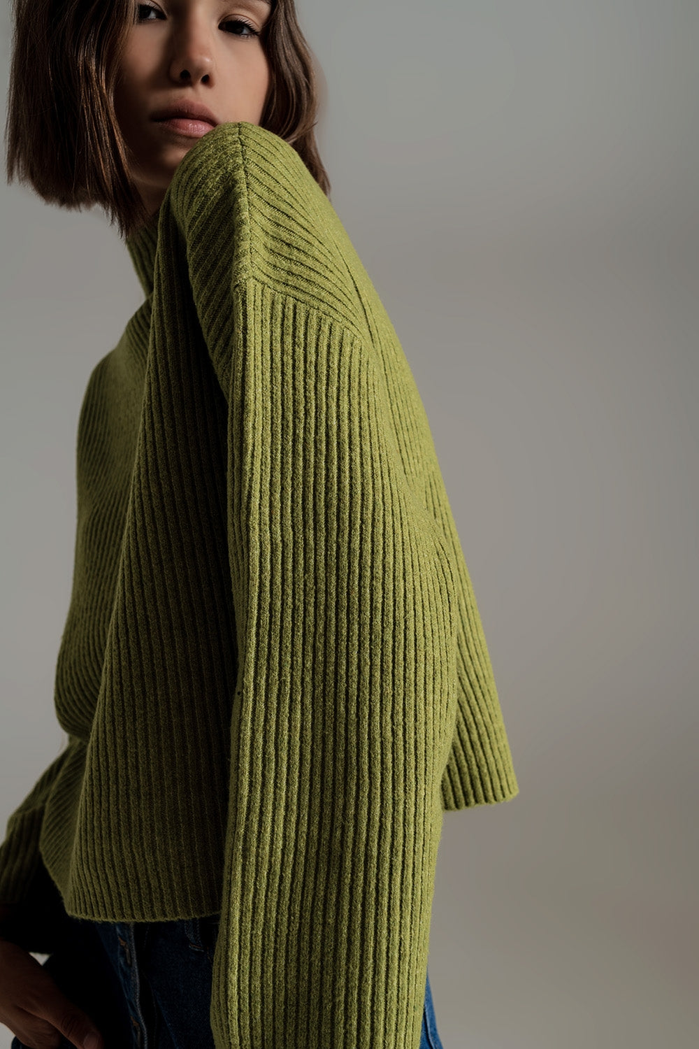 Jumper de gola alta com nervuras macias verde-oliva