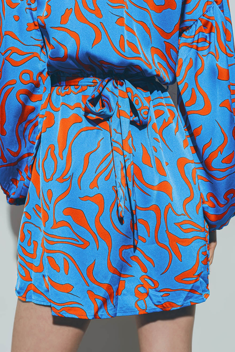 Mini Vestido de Pescoço em V Cetim Azul