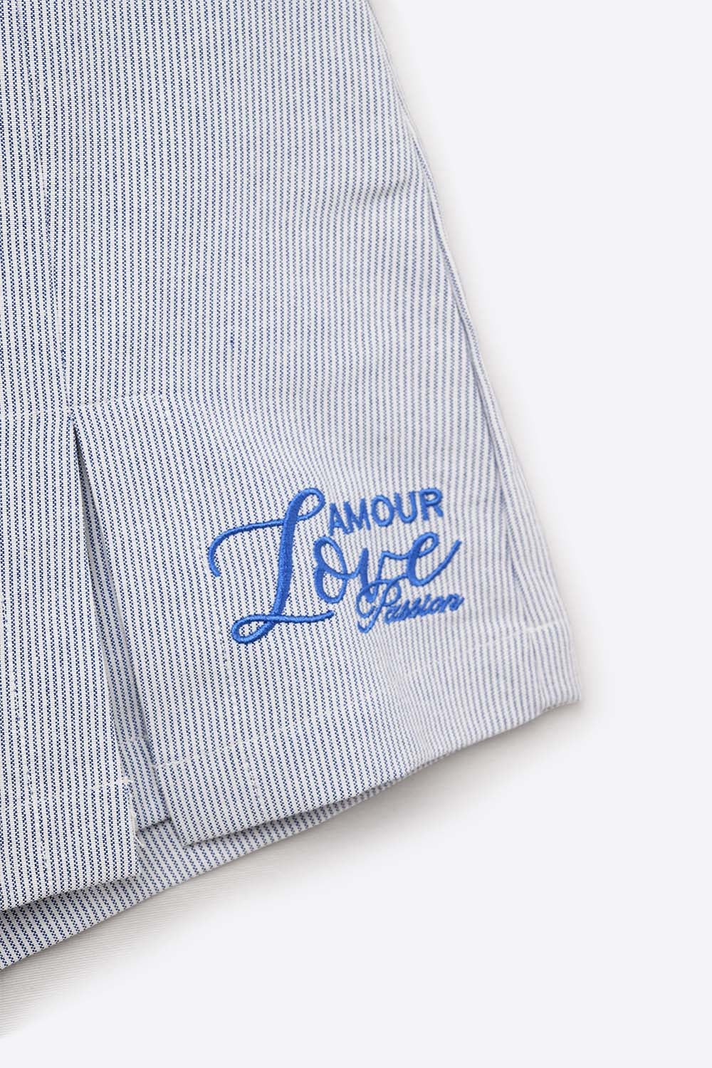 Minissaia azul com fenda lateral e logótipo Love Amour Passion bordado