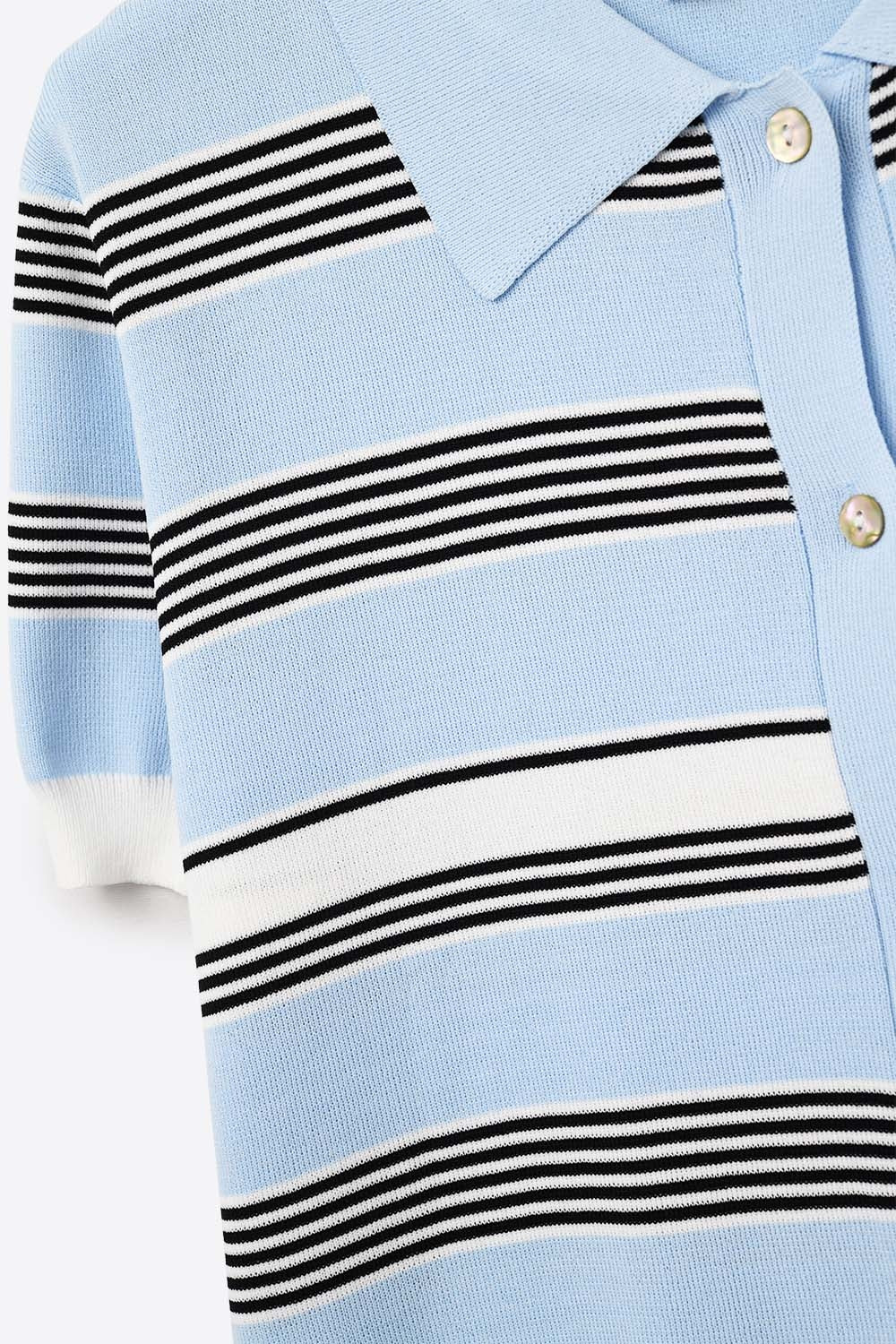 Polo com botões às riscas azul bebé