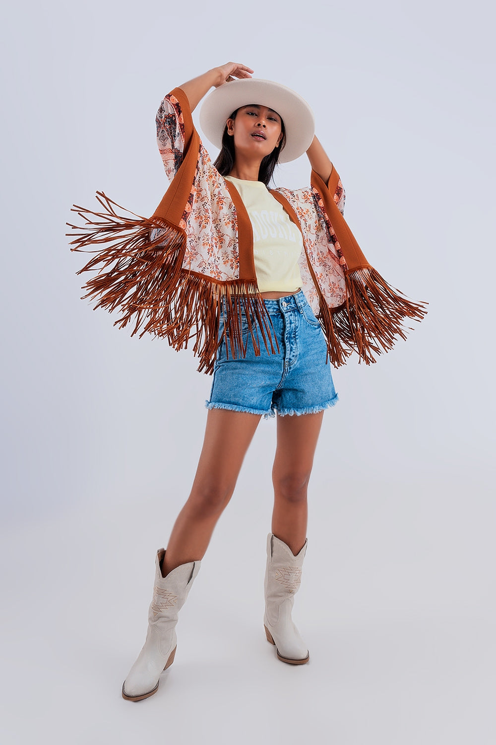 Quimono padrão com bainha com franjas em castanho