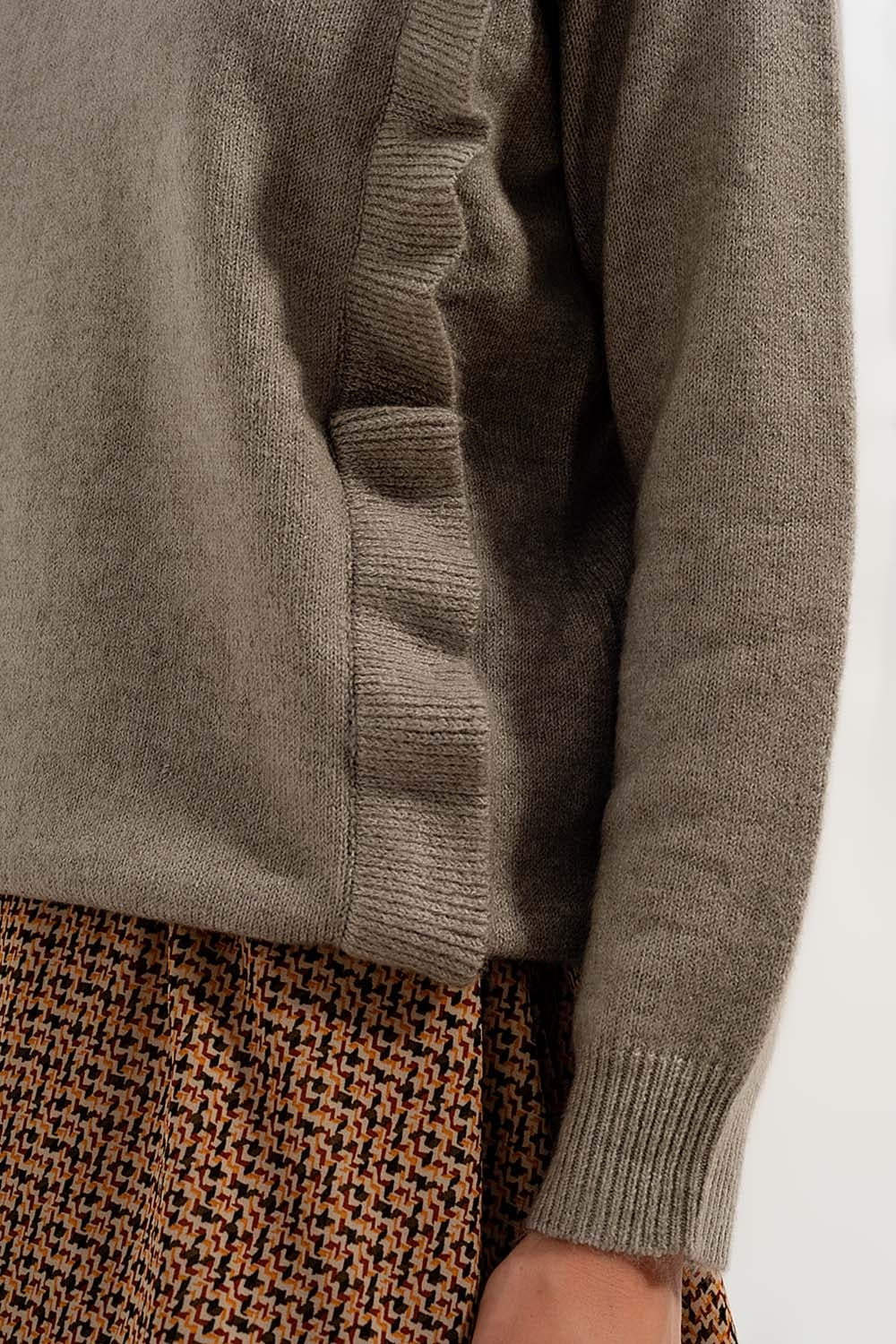 Salta verde de salva com rufos na frente