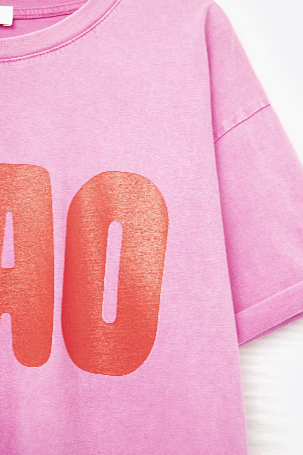 T-Shirt CIAO Rosa Descontraída com Letras Vermelhas