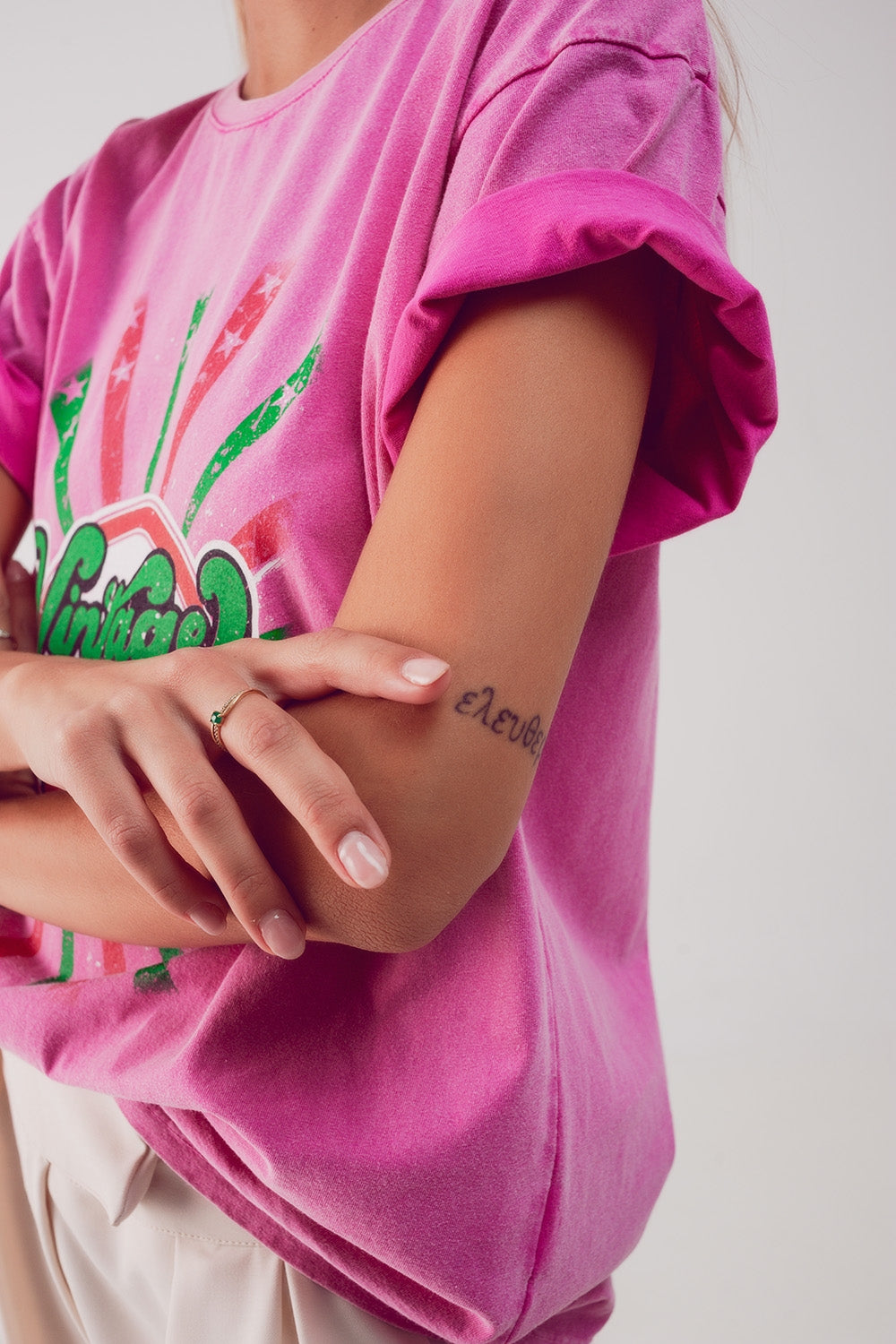 T shirt com impressão gráfica Vintage Queens rosa