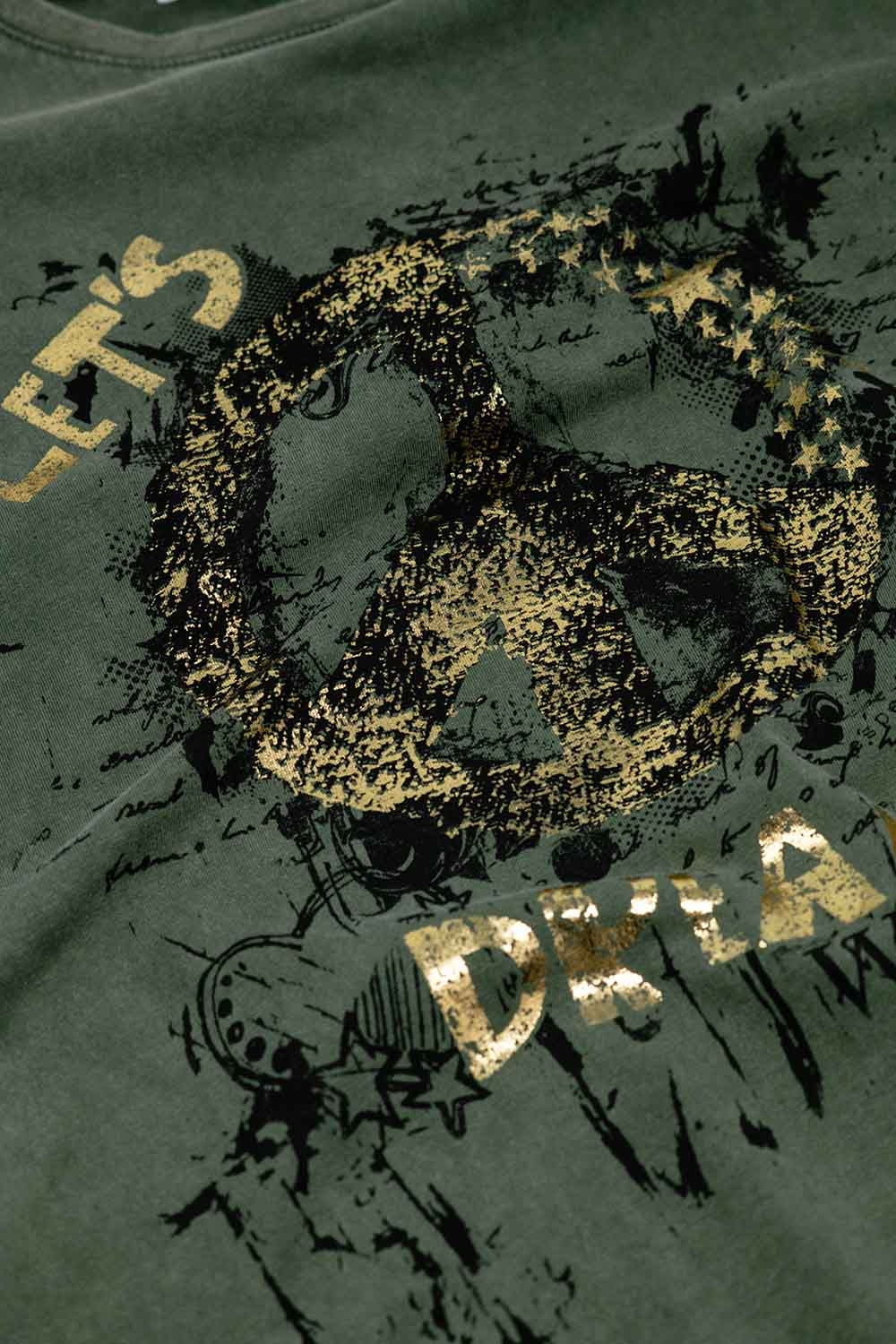 T-shirt de manga curta com um desenho gráfico de um sinal de paz na frente em caqui