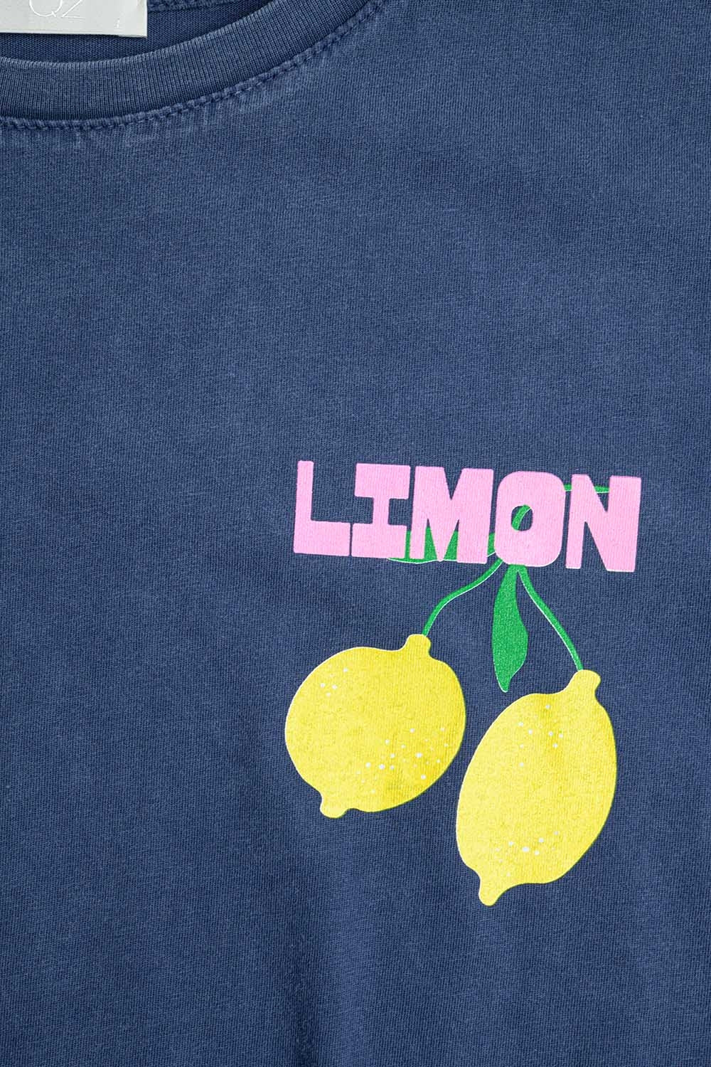 T-shirt descontraída em azul-marinho com estampado de limão