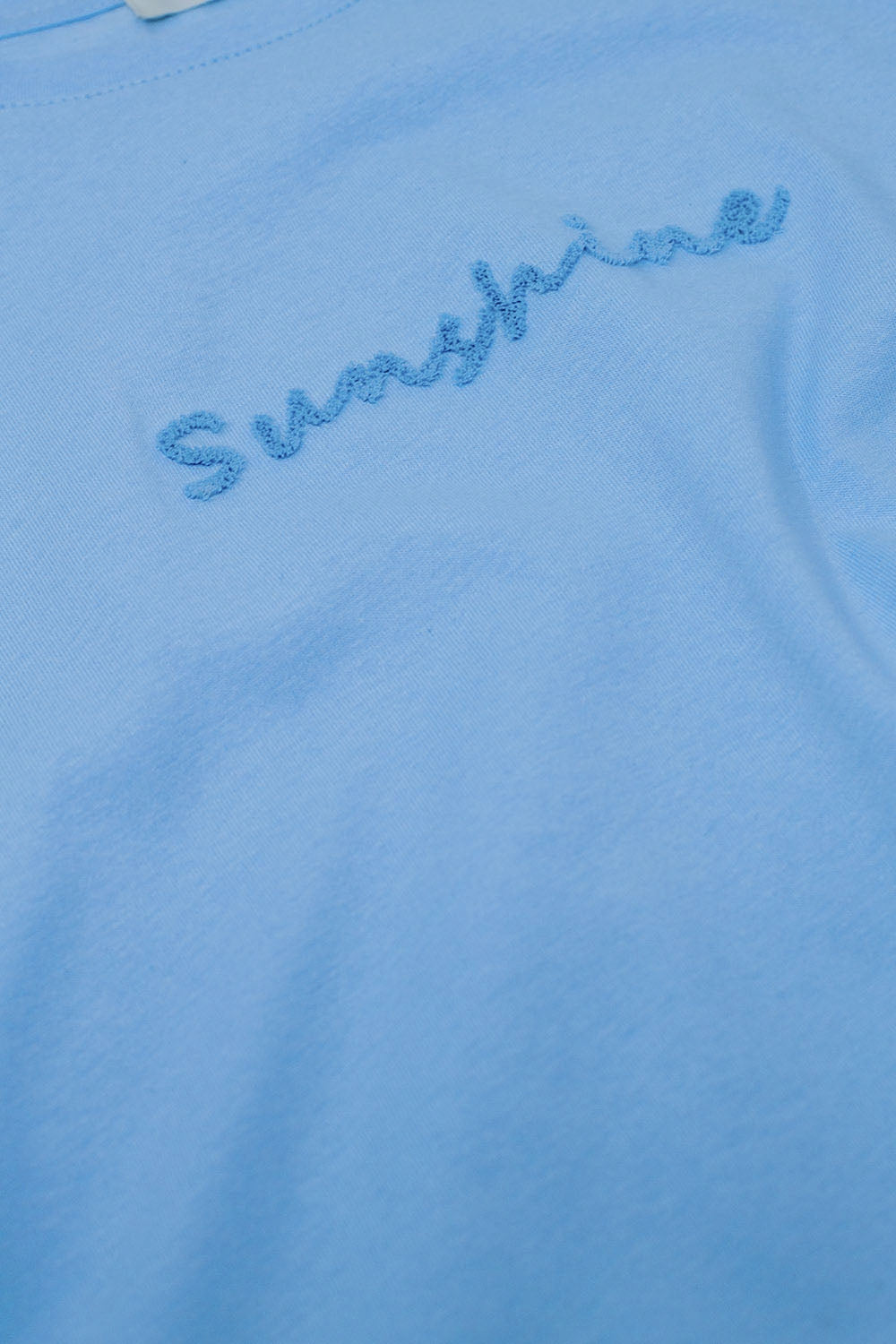 T-shirt Sunshine Oversized com texto texturado à frente em azul