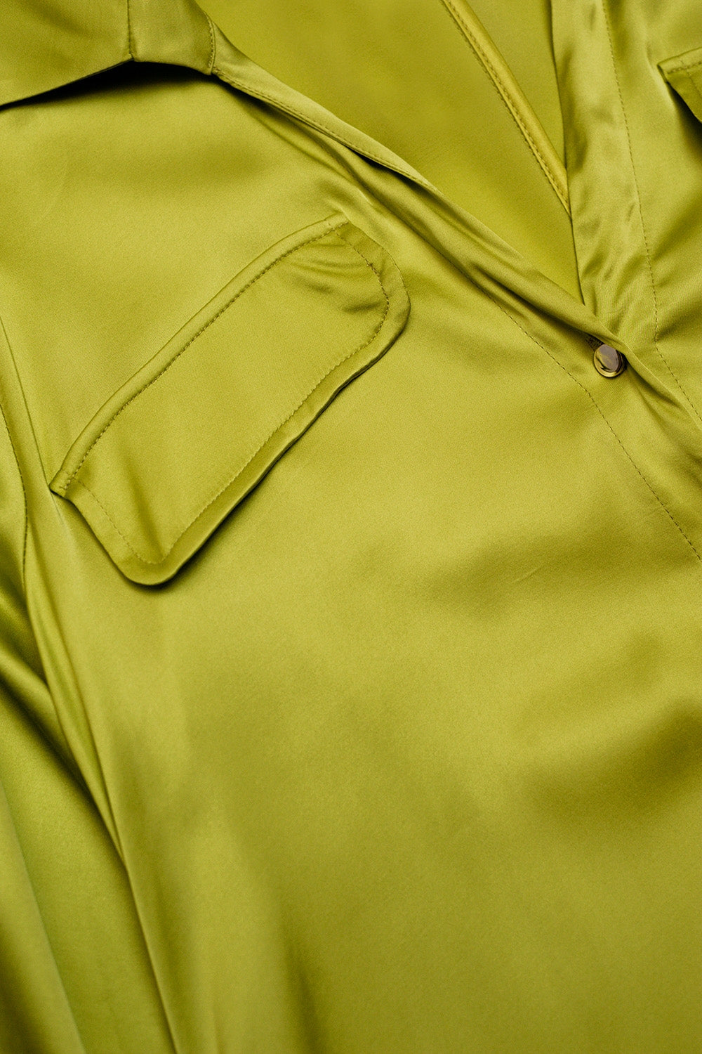 Vestido camisa de cetim detalhe bolsos verde lima