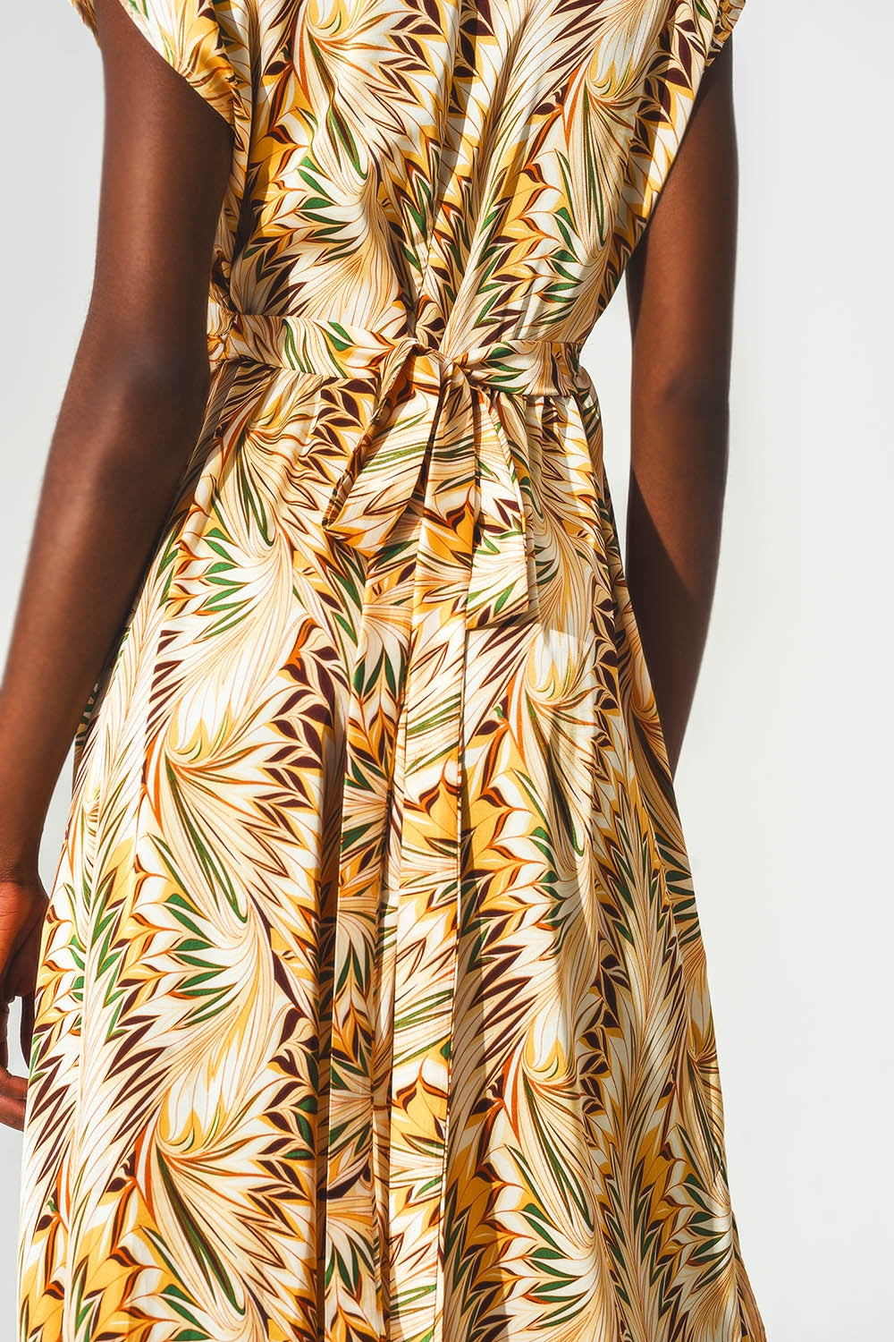 Vestido com mangas curtas e estampa retrô