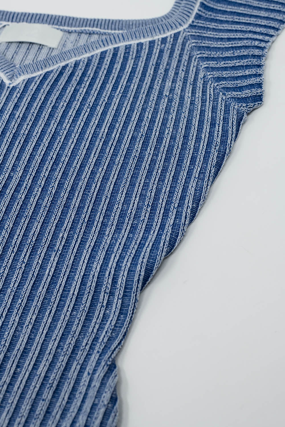 Vestido Midi azul com nervuras grossas e mangas curtas