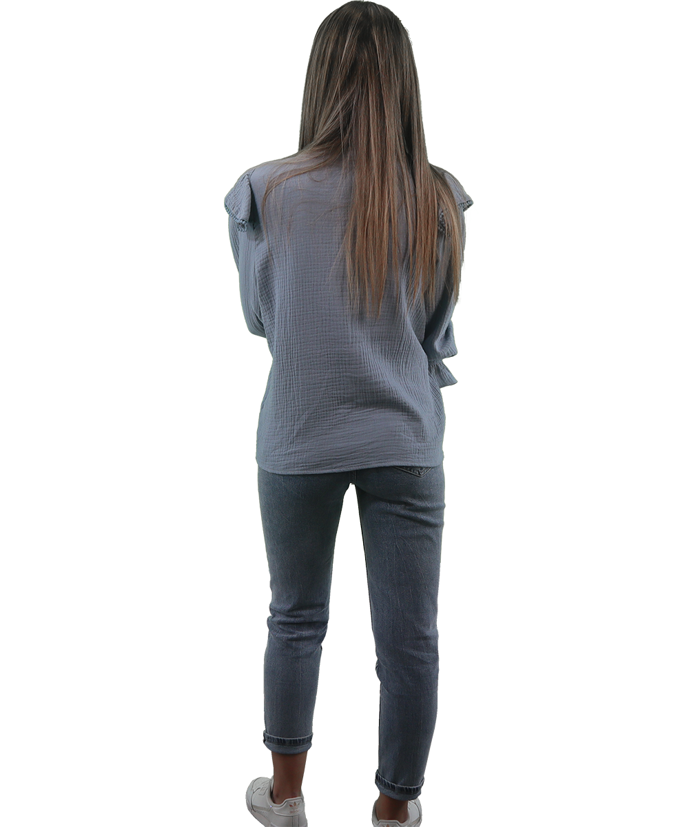 Camisa azul com folho