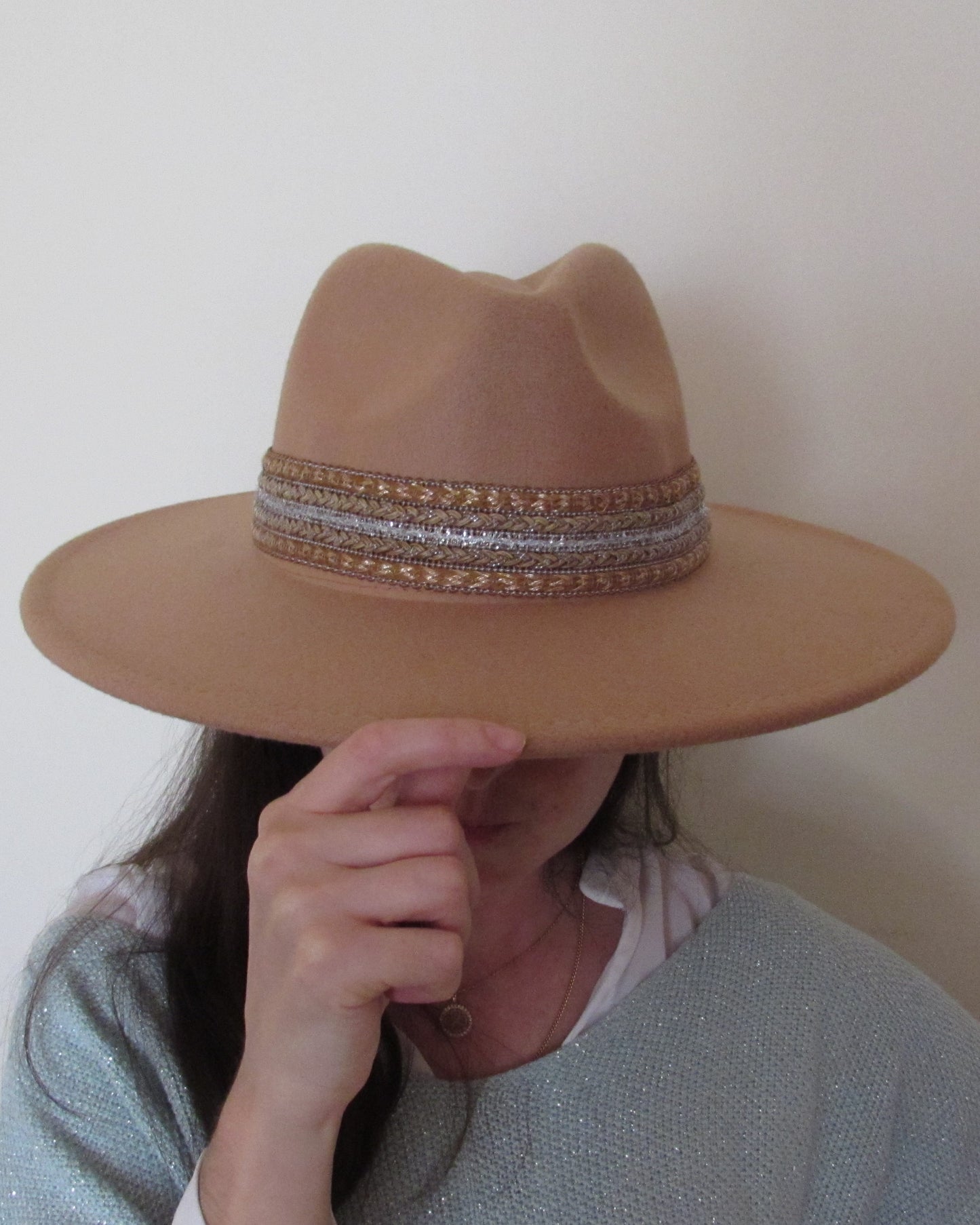 Chapéu Alexa (camel e preto)