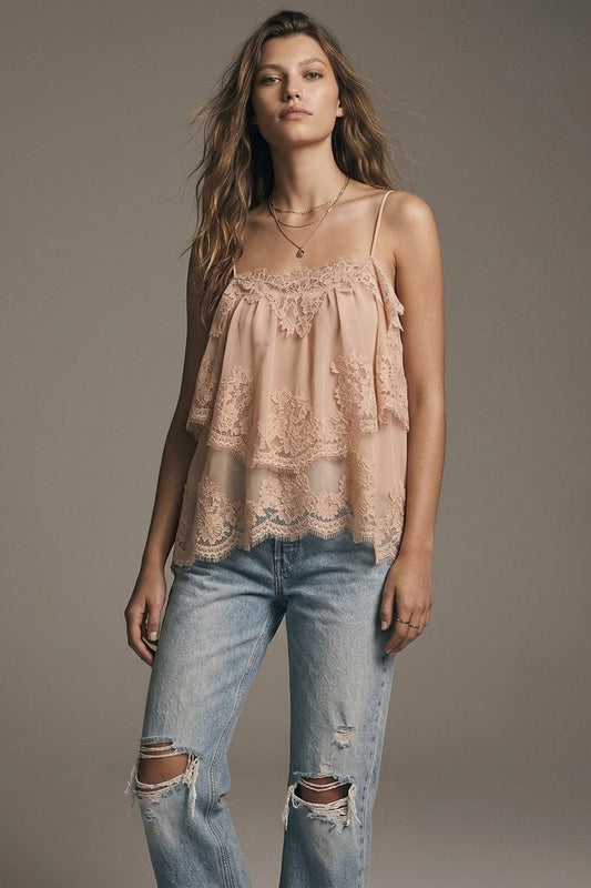 Blusa Cami com Inserção de Renda Bege e Camadas de Babados em Chiffon com Caimento Solto