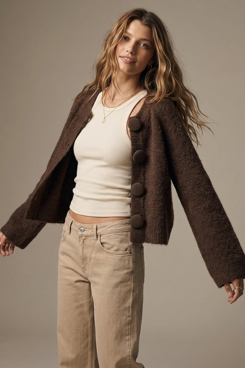 Cardigan Cropped com Botões Cobertos de Tricô Felpudo Marrom Escovado