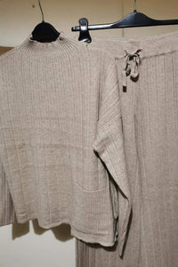 Conjunto de malha Confort (verde e bege)