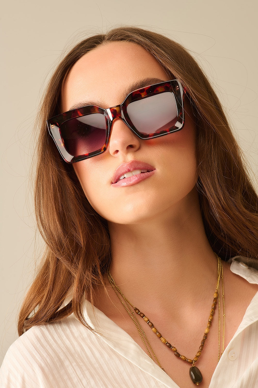 Q2 90s Squared Sunglasses em castanho