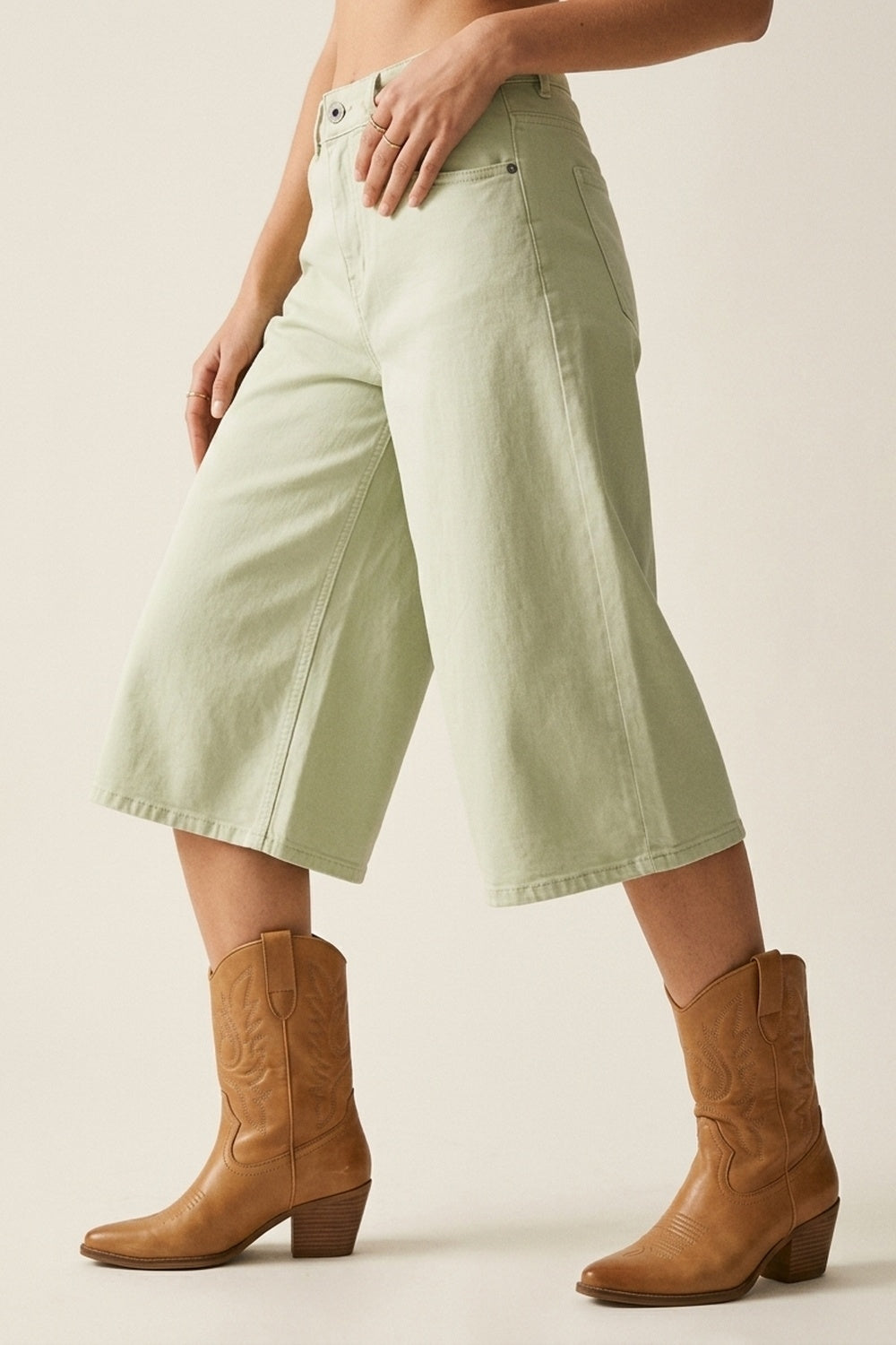 Q2 Bermuda de sarja stretch em Verde Menta