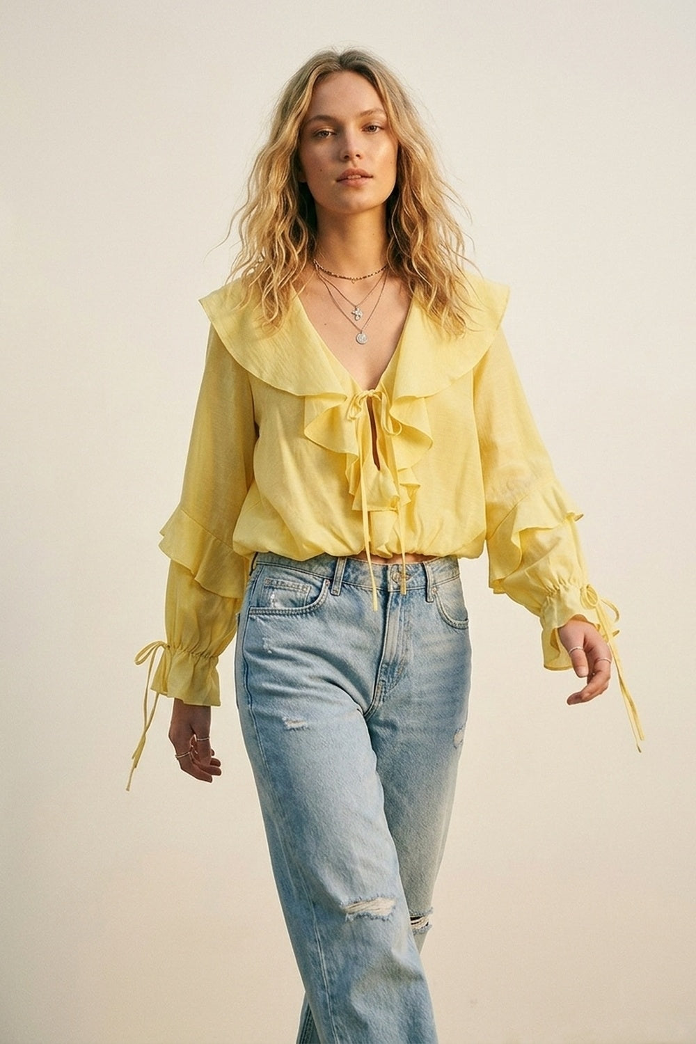 Q2 Blusa Amarela com Babados e Laço na Frente de Manga Longa