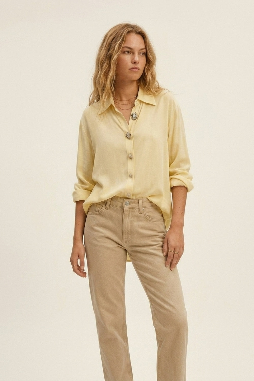 Q2 Blusa Amarela Manteiga com Detalhes e Botões em Tecido Tencel